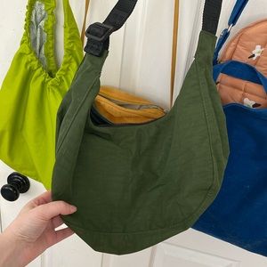 baggu crescent bag green